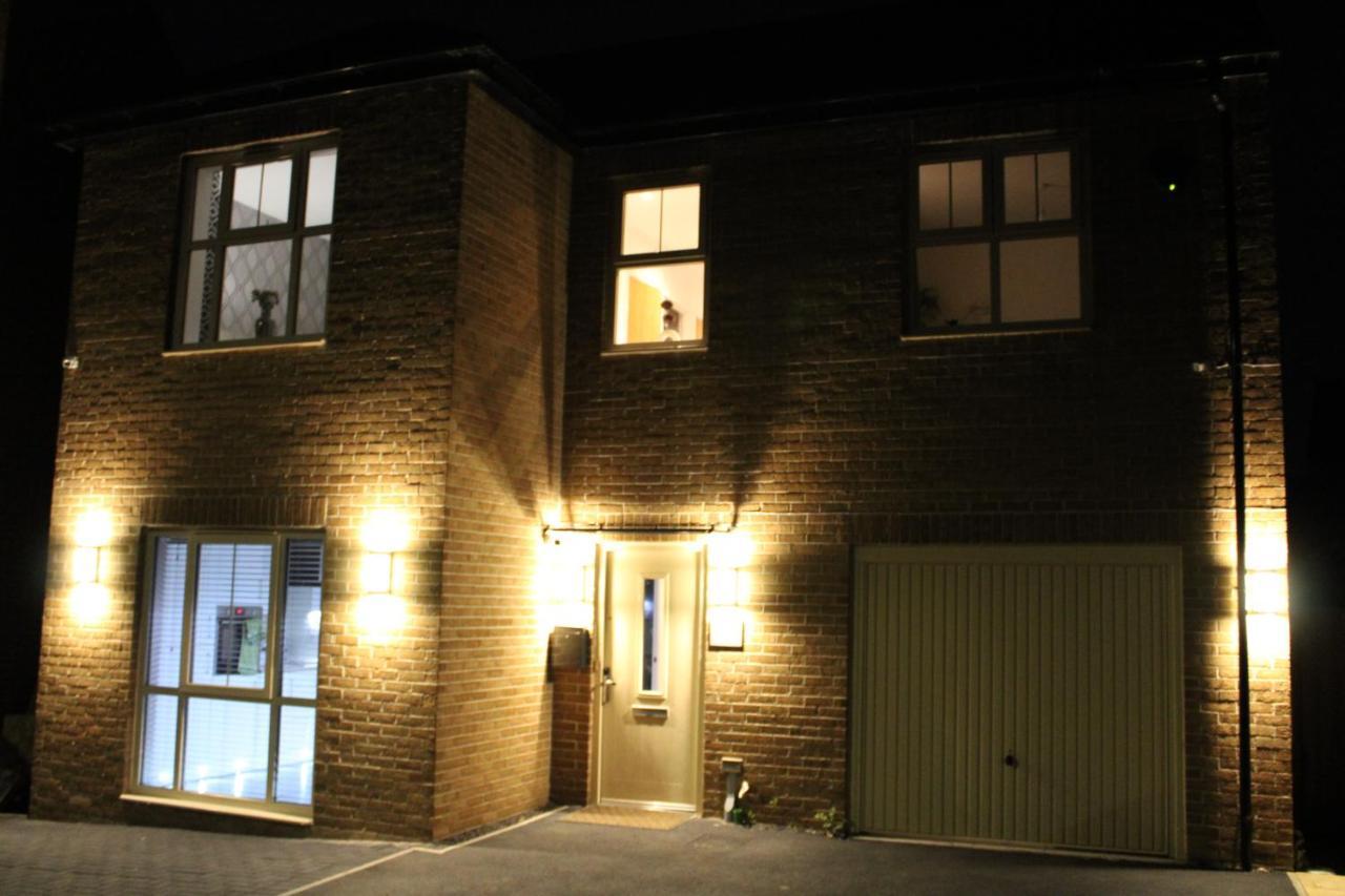 Haven - Spacious Luxury Home Perfect For Families, Couples And Contractors! 5Mins To Xscape And Junction 32! 卡斯尔福德 外观 照片
