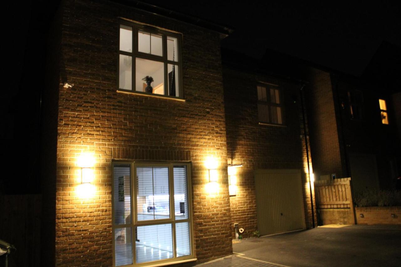 Haven - Spacious Luxury Home Perfect For Families, Couples And Contractors! 5Mins To Xscape And Junction 32! 卡斯尔福德 外观 照片